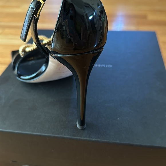 Jeweled high heel shoes - Picture 2 of 3